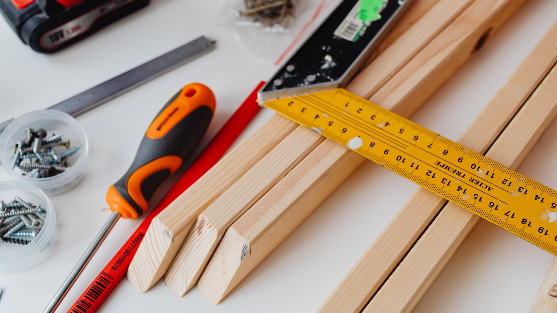 Hardware & Tools background - LOYD BMT Dubai